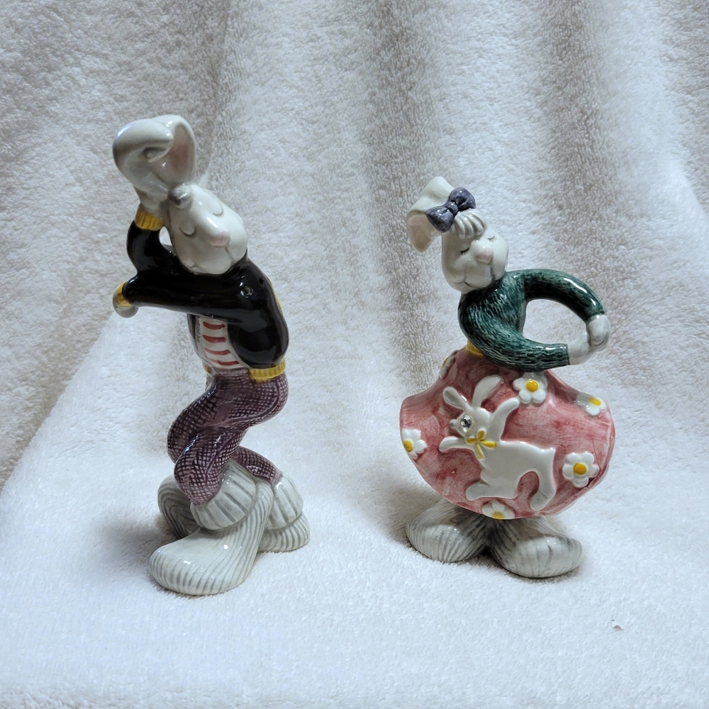 Fitz and floyd dancing bunny rabbits salt and pepper shakers